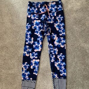 Size medium floral  full length leggings. Old Navy Active.